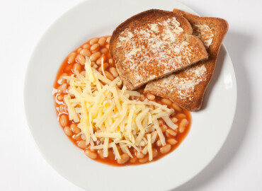 Baked beans, slice of wholemeal toast, with low fat spread and grated cheddar cheese 